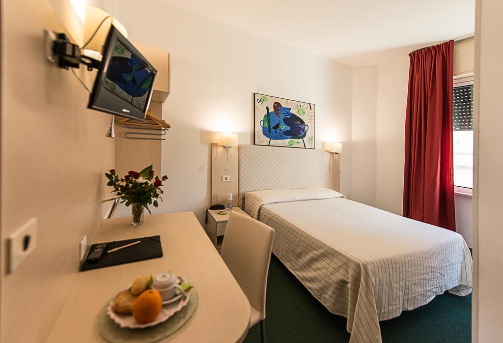 Hotel Ariston Piombino Habitación foto